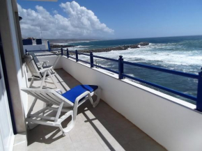 Отель Cliff House next to beach  Эрисейра